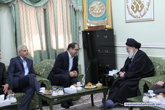 The minister of the health Dr. Hashmi met with Grand Ayatollah Hashemi Shahroudi in the week known as health week.