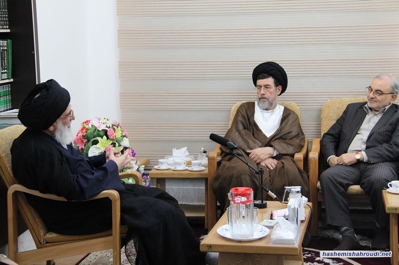The meeting of Ayatollah Al-Uzma Hashemi  Shahroodi with the governor of Qom Mr. Sadeqi